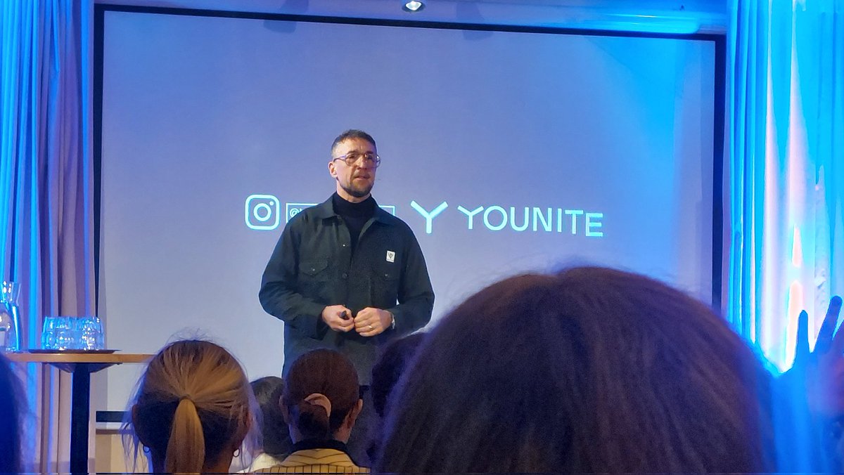 LuukkonenMarkus's tweet photo. 1/2 Henkka Hyppösellä oli erittäin mielenkiintoiset teesit Viestinnän tulevaisuus -seminaarissa. Strategiat ovat liian usein geneerisiä "vähän kuin ennen, mutta pienin muutoksin". Sama kunnianhimottomuus vaivaa tekolystrategioita. #viestinnäntulevaisuus @ViestiRy https://t.co/dAq9iR2vTd