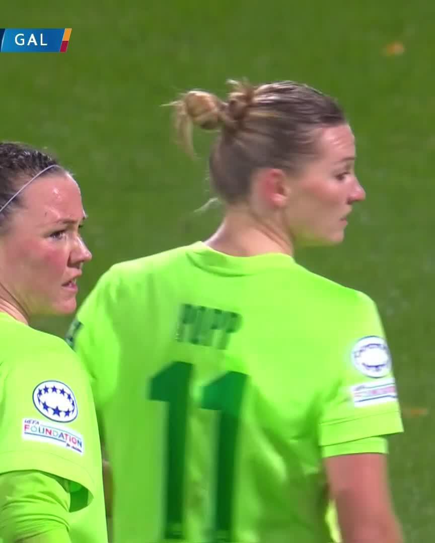 😍 It's a brace for Popp and the hat-trick chase is afoot!Watch live for free on DAZN ▶️  #UWCLonDAZN #UWCL
