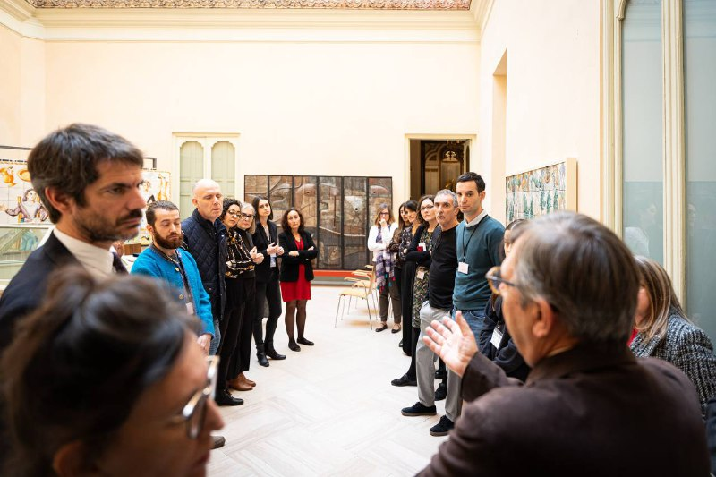 ernesturtasun's tweet photo. En Valencia, he visitado el @MNCeramica para conocer la situación del centro y de sus trabajadores, a quienes he agradecido su compromiso con la cultura.

Muchos aún sufren las consecuencias de la DANA y les he transmitido el total apoyo de @culturagob, que está a su disposición. https://t.co/y0LfiMhDXa