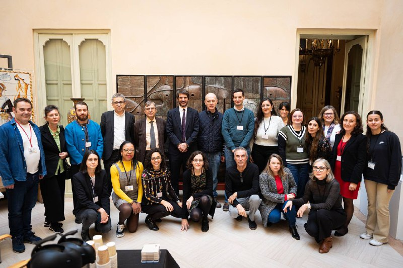 ernesturtasun's tweet photo. En Valencia, he visitado el @MNCeramica para conocer la situación del centro y de sus trabajadores, a quienes he agradecido su compromiso con la cultura.

Muchos aún sufren las consecuencias de la DANA y les he transmitido el total apoyo de @culturagob, que está a su disposición. https://t.co/y0LfiMhDXa