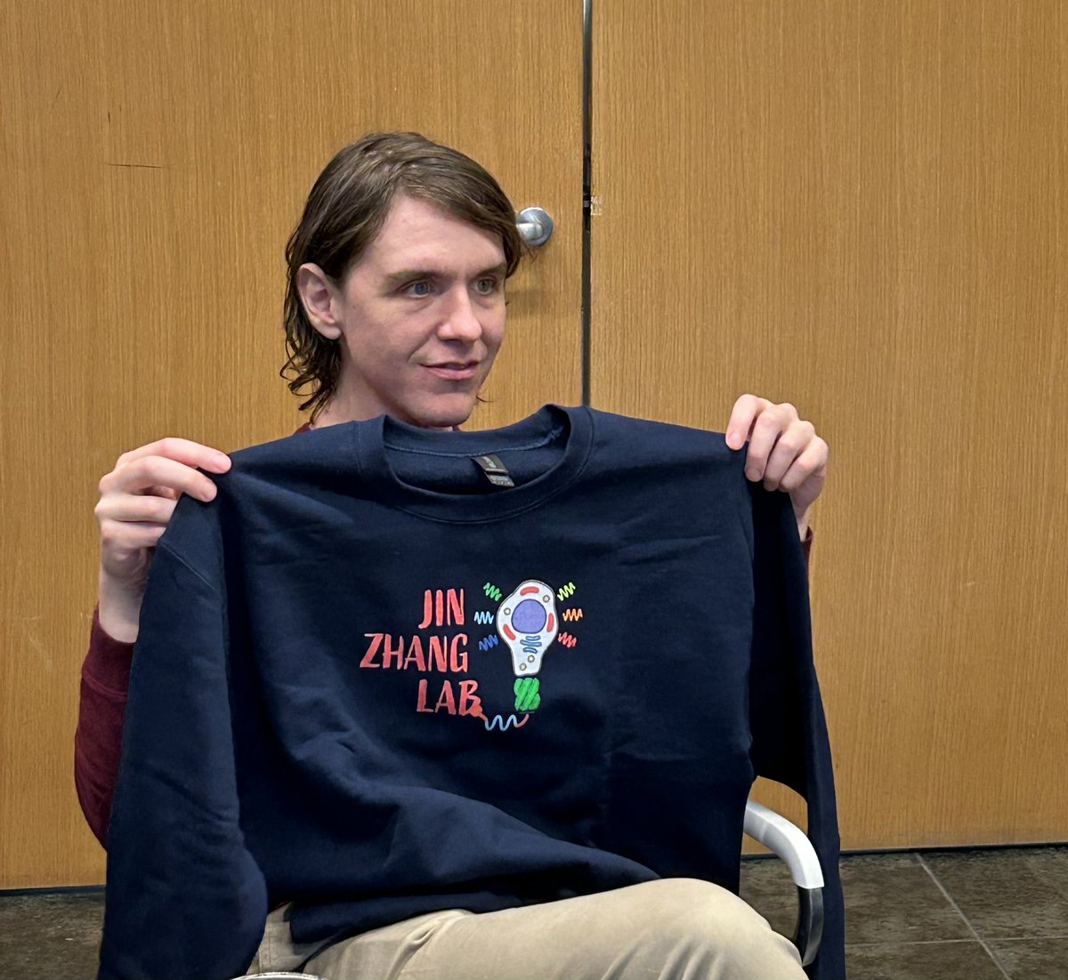 jinzhanglab's tweet image. Congratulations to Ryan Weeks on defending his thesis! 🎉🥳 Ryan has led the way in developing Ras biosensors in the lab, with more to come! We celebrated with cake, champagne, and the very first Zhang Lab sweater. 💡
Congratulations again, Dr. Weeks!🥳🎉