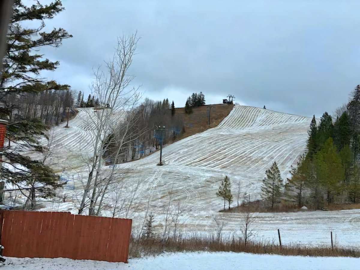 First Snowfall of the Season!!!❄️💙🏂⛷️

See you all at our Open House/Ski Swap, THIS Saturday from 10am-1pm!! This is a great time to purchase your Season Pass!! 

Celebrating 75 years at Buena Vista...!✨️

#firstsnowfall #snow #winterseason #skiing #snowboarding #skiswap