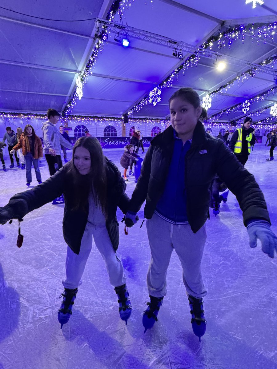 Icy fun at Clark’s Village tonight 🥶⛸️❄️⁦<a href="/NineAtMillfield/">9@Millfield</a>⁩