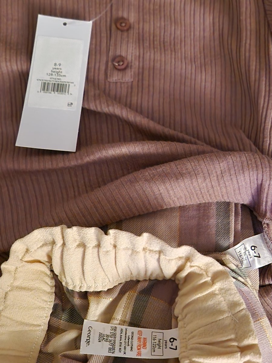 Nataliehar17's tweet photo. @HelpAtGeorge well this is rubbish.... ordered a size 8 to 9 pjs and I've been sent size 6 to 7 with an 8 to 9 label attached.... https://t.co/eyuWyggGba