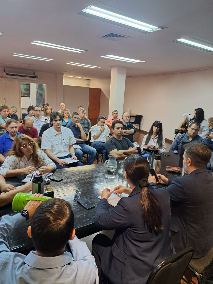 MESA PARITARIA SALARIAL DOCENTE

Éste miercoles 20/11, en el Salón Oval del Ministerio de Educación se reunió la Mesa Paritaria Salarial.

En lo acumulable (enero-noviembre) llegamos a una recomposición de básico del 123,75%

UDPM-ADoMis 
Gestión Rubén Darío Grillo Caballero.