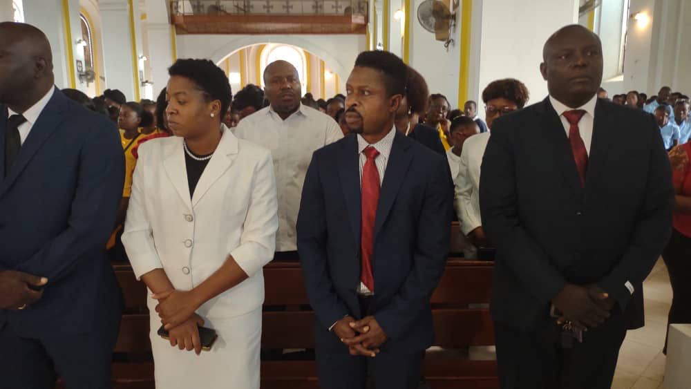 Tandans7's tweet photo. À la Cathédrale du Cap-Haïtien, ce 18 novembre,  Guyverson Vernous, leader de MOREH, a assisté au Te Deum célébrant la Bataille de Vertières. Un tel rassemblement n’avait pas été vu depuis 10 ans. https://t.co/qFwzF8ojL9