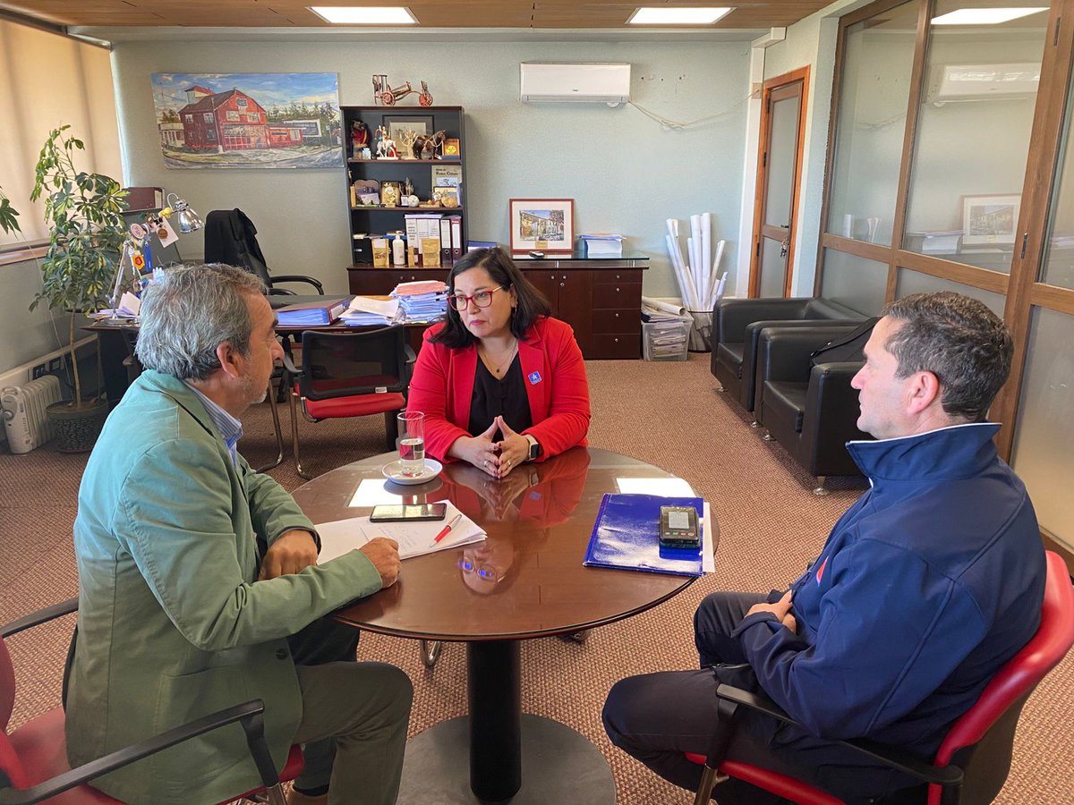 Durante esta jornada nuestra DR Carla Peña se reunió con los alcaldes de #Mariquina Rolando Mitre y el alcalde de #Lanco, Juan Rocha, con quienes coordinó las acciones de nuestro servicio en el contexto de la implementación del Nuevo Sistema de Identificación #ValdiviaCl #ElRanco