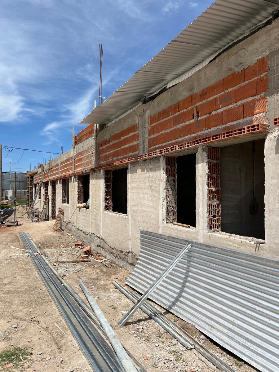 Visité junto a <a href="/seguber97/">Segu Bertero</a> y <a href="/alfourrutia/">Alfo Urrutia</a> la obra del Centro de Atención Primaria de la Salud del Barrio San José Obrero, obra proyectada por el Dr. Aldo Vergara e ideada por el BID en colaboración con los Ministerios de Obras Publicas y Salud, y la Sec de Infraestructura.