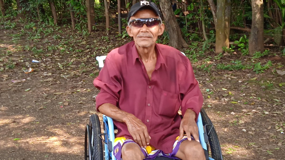 Ver la felicidad de nuestro pueblo cuando los programas de nuestro gobierno llegan para mejorar su calidad de vida, se reafirma que la Revolución es amor y felicidad, entrega de sillas con ruedas en la Comunidad de San Juan la Plywood en Tipitapa #AmoraNicaragua  #20Noviembre