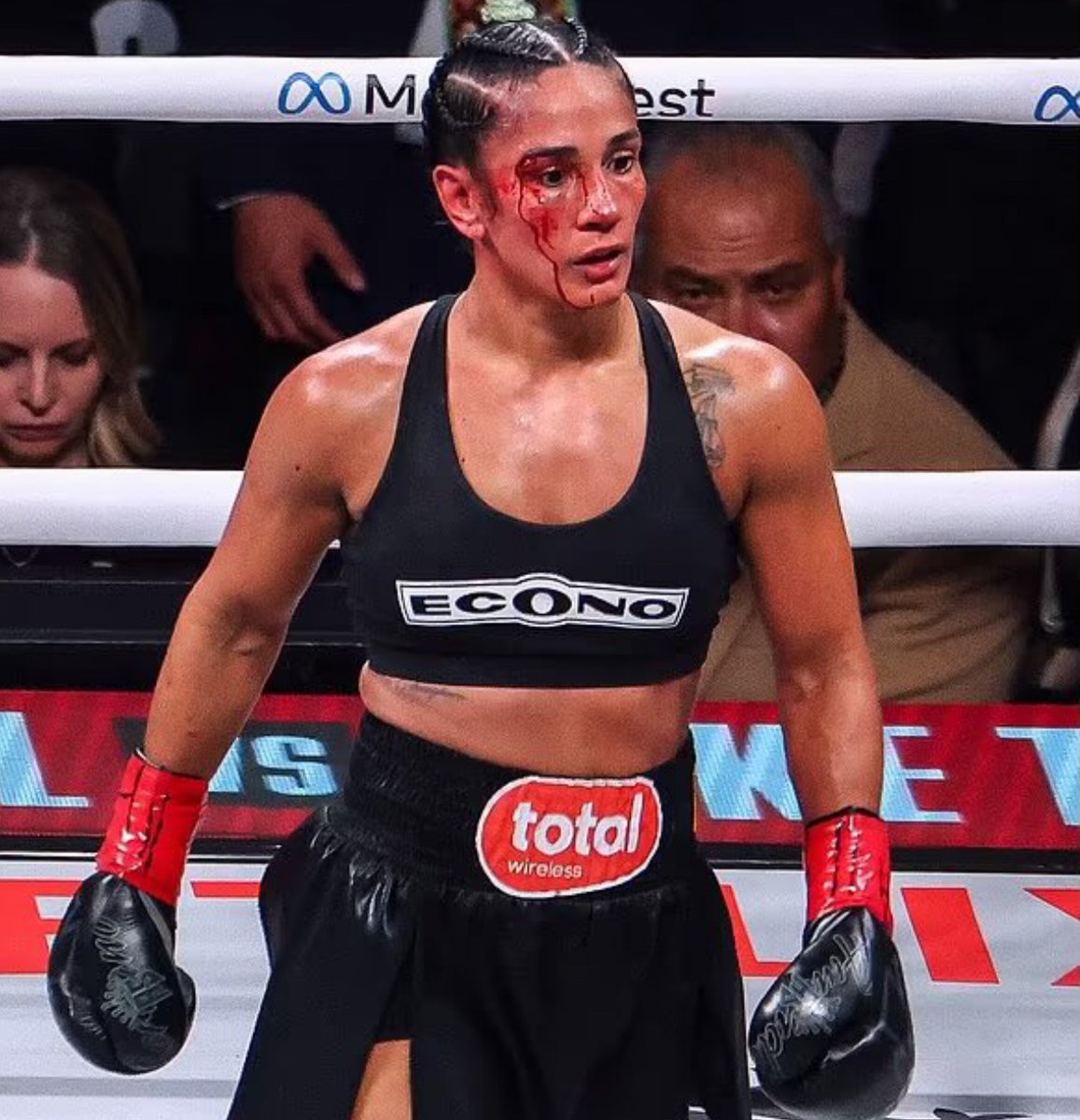 MrMoonshine10's tweet photo. @HLD____ @IFLTV @KatieTaylor @Claressashields @Billie_Sloane @Serranosisters @EddieHearn @MatchroomBoxing @DAZNBoxing AMANDA SERRANO THE QUEEN OF BOXING!! THE GREATEST OF ALL TIME!! https://t.co/mVLnzVuD4R