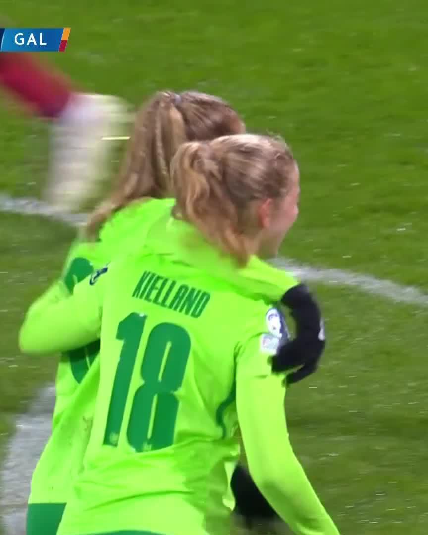 🚀 Janina Minge with a rocket to make it 3-0 for Die Wolfinnen against Galatasaray!Watch live for free on DAZN ▶️  #UWCLonDAZN #UWCL