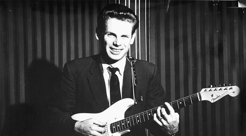 RIP Vic Flick a giant of the guitar. THAT lead on the Bond theme and a thousand other hits and Library cues. Legend