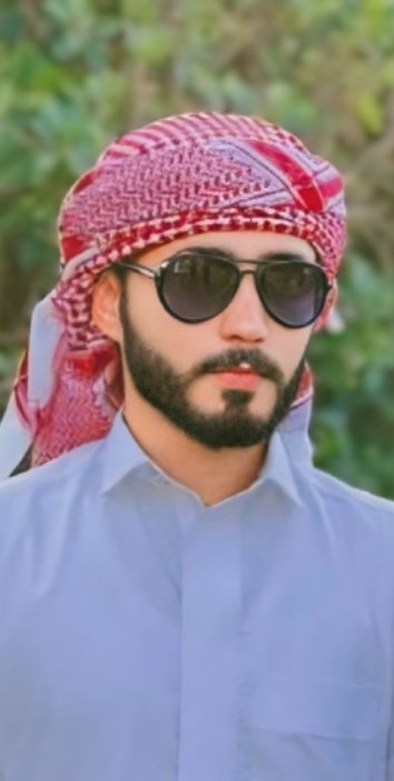sa_g119's tweet photo. ماني بحال اللي يبي يسبق اخطاي
ولانـــي بعـــازة كارهـــين الولـــيده

السيف سيفي والكسْب كسب يمناي
والخــيل خيلـــي والمــغازي بعيدة ......
صقر https://t.co/um7a1A5006