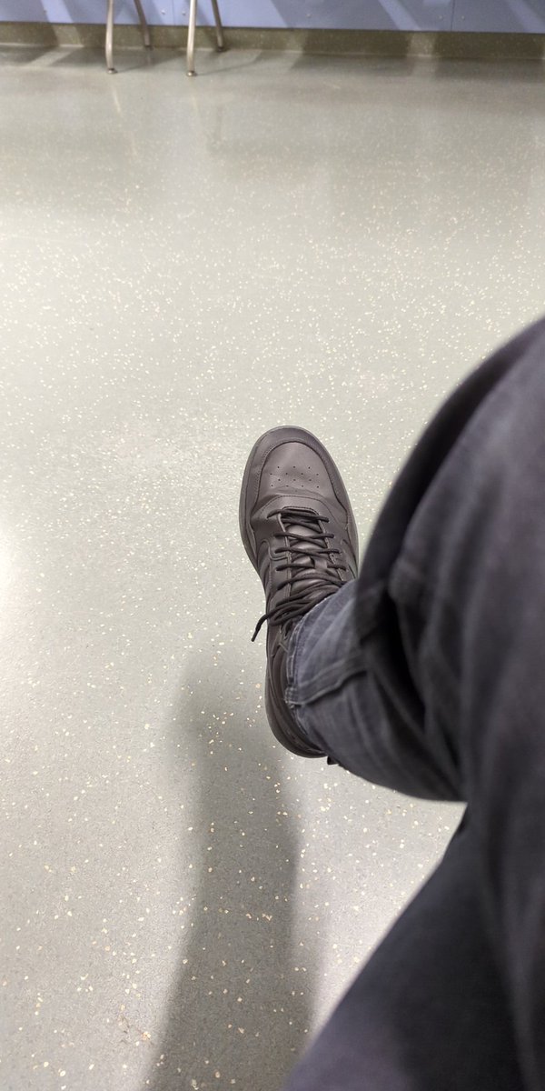 #wazifubo
In der Notaufnahme. So wie gestern, so wie vor ein paar Wochen...
Man kennt sich mittlerweile.