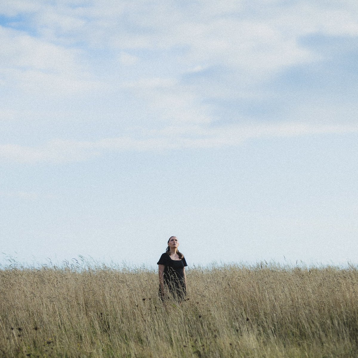 mathildamaee's tweet image. MY EP ‘ITS NOTHING’ IS OUT IN TWO DAYS 😭😭😭 all links in my bio xx