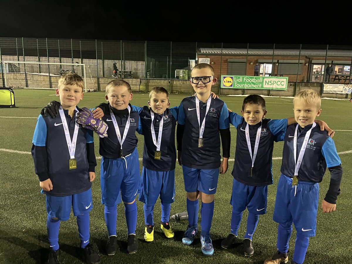 DelphSide's tweet photo. Skem and District Year 3/4 Football WINNERS ๐๐ฅ
Tonight the team left it all on that freezing JMO pitch, showing every single Delph Side value๐๐๐ Winning the tournament on goal difference ๐
#enjoy #embrace #evolve #wemakethedifference https://t.co/9YmtLI78RJ