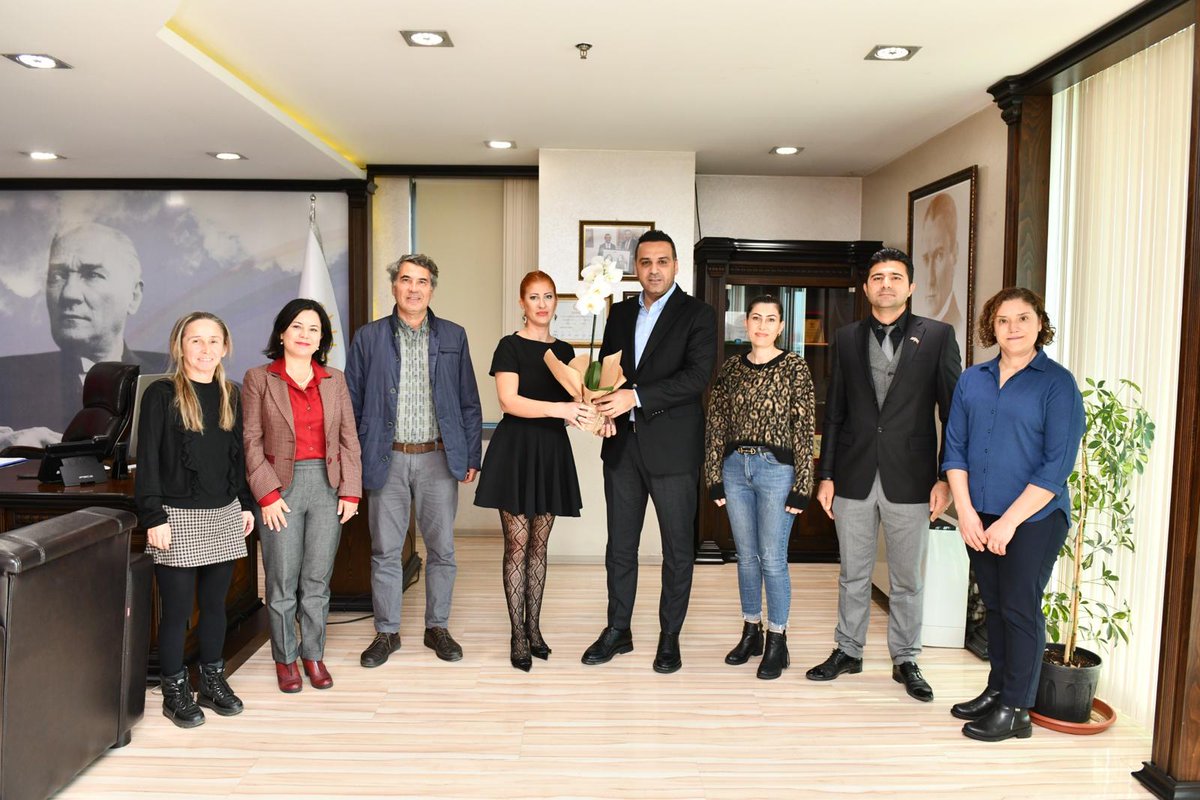 Okul Müdürümüz İbrahim AKKOYUN, okul aile birliği başkanımız Ergün BARAN ve yönetim kurulu üyelerimiz Çiğli Belediye Başkanı Sayın Onur Emrah YILDIZ’ı makamında ziyaret ettiler.
<a href="/ciglibelediyesi/">Çiğli Belediyesi</a> 
<a href="/OnurEmrahYILDIZ/">Onur Emrah YILDIZ</a>