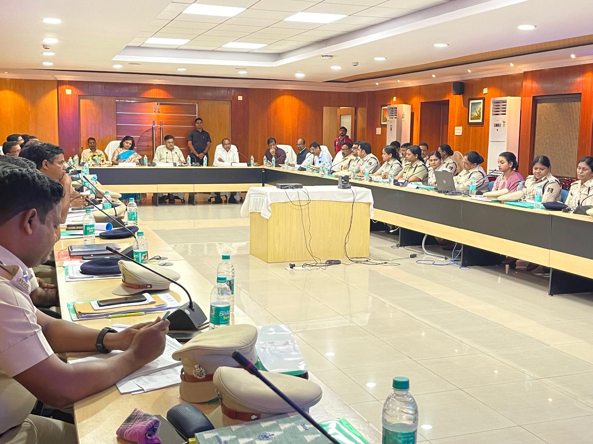GuhaIas's tweet photo. Meeting with District Superintendents of Excise chaired by Honourable minister today #exciseodisha https://t.co/YXCIbdUCJ8