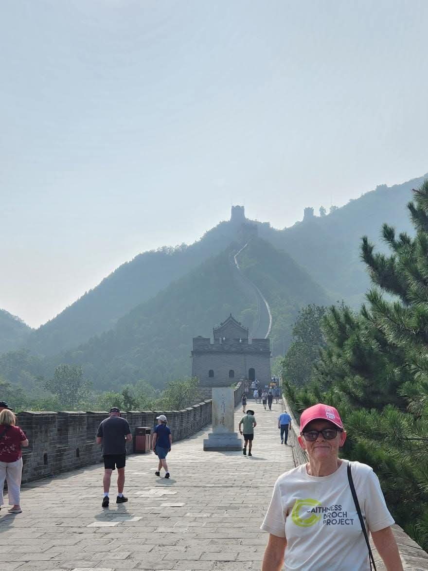 TheBrochProject's tweet photo. 🌎 BROCHTEE WORLD TOUR 🌎
Andrew Richardson took his #brochtee to Easter Island, Rob Pass donned our AD/BC shirt at #DunCarloway, Louise McKenzie wore hers at Great Wall of China, and CBPs Ken at Teotihuacán in Mexico!
Help us go worldwide! Get yours:
https://t.co/buWCs80mt9 https://t.co/1eM6Wvex6X