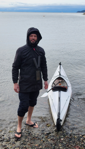West Vancouver Police Seek Public’s Assistance in Search for Missing Kayaker

File: 24-12009

Date: 20 November, 2024

West Vancouver, B.C. – A man is missing after departing on a kayak from West Vancouver yesterday afternoon.

A 36-year-old man departed from Batchelor Bay on his