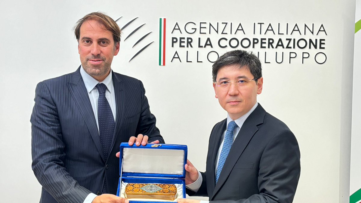 aics_it's tweet photo. 🇮🇹 🇺🇿 Proficuo incontro dell'Ambasciatore d'Uzbekistan in Italia @abatfayz con il Direttore Rusconi. Al centro del colloquio, il progetto sul Mare d’Aral finanziato da @cooperazione_it e possibili iniziative in una regione - l’Asia Centrale - di crescente interesse per l’Italia https://t.co/sVFwnwYG01