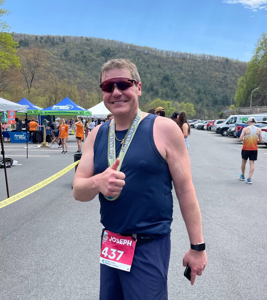 JebWhite's tweet image. I ran a marathon 6 months ago. This week, I got to run again…under medical supervision with a million wires monitoring my heart.

What an amazing opportunity!

We TELL our children to get up after they fall….but I get to SHOW them how it’s done.

#EliteDads