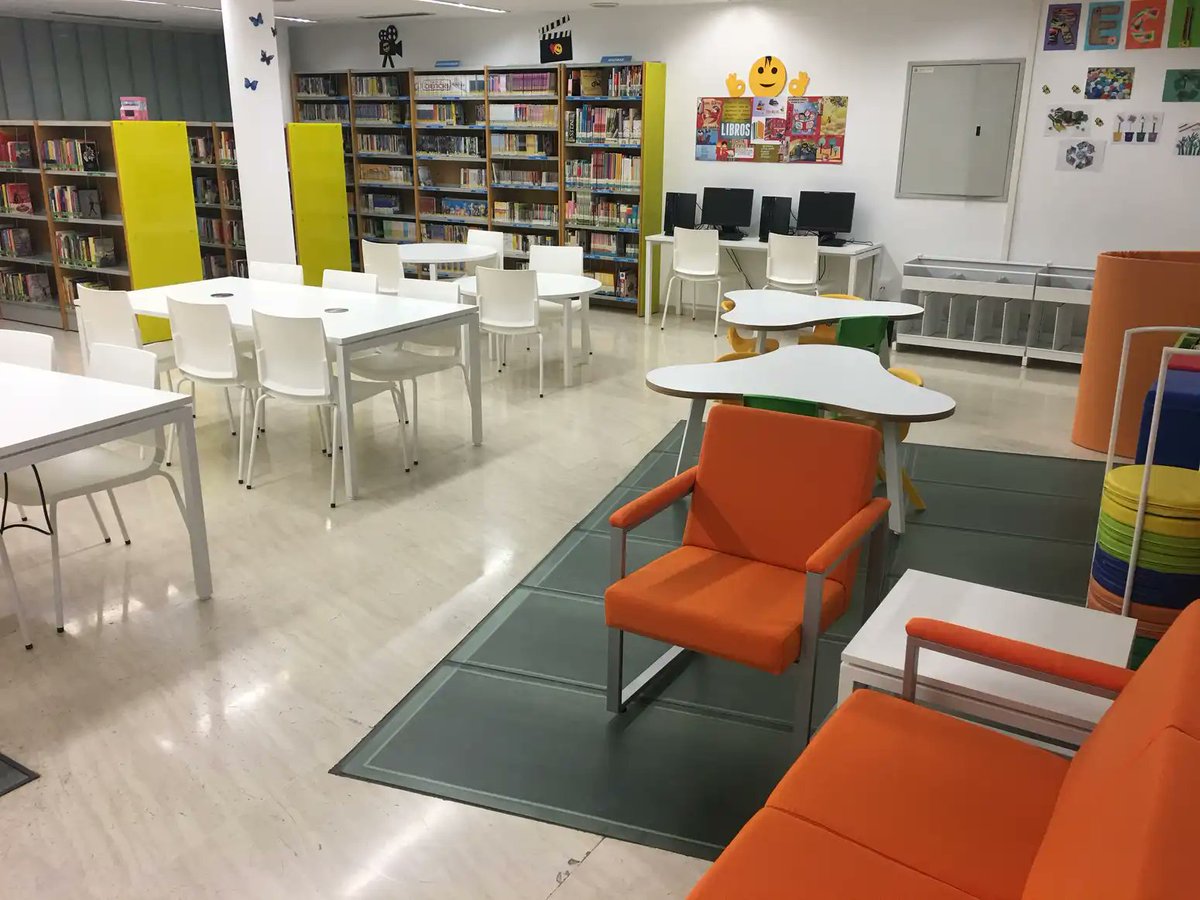 CEIPLosCorales's tweet photo. El alumnado de 4 años inicia hoy el Proyecto "El principito" con una visita a la biblioteca de Málaga.   "Me pregunto si las estrellas se iluminan con el fin de que algún día, cada uno pueda encontrar la suya".  (El Principito) 👑 #educauja #educacioninfantil https://t.co/UTKIpE6Faq