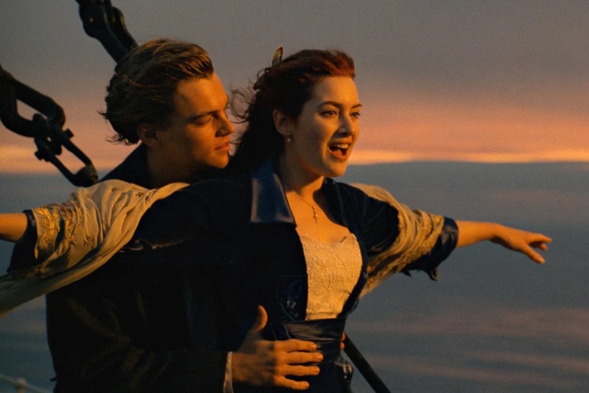 notgwendalupe's tweet photo. Leonardo DiCaprio &amp; Kate Winslet reunited last night! https://t.co/k7fiGtNU1j
