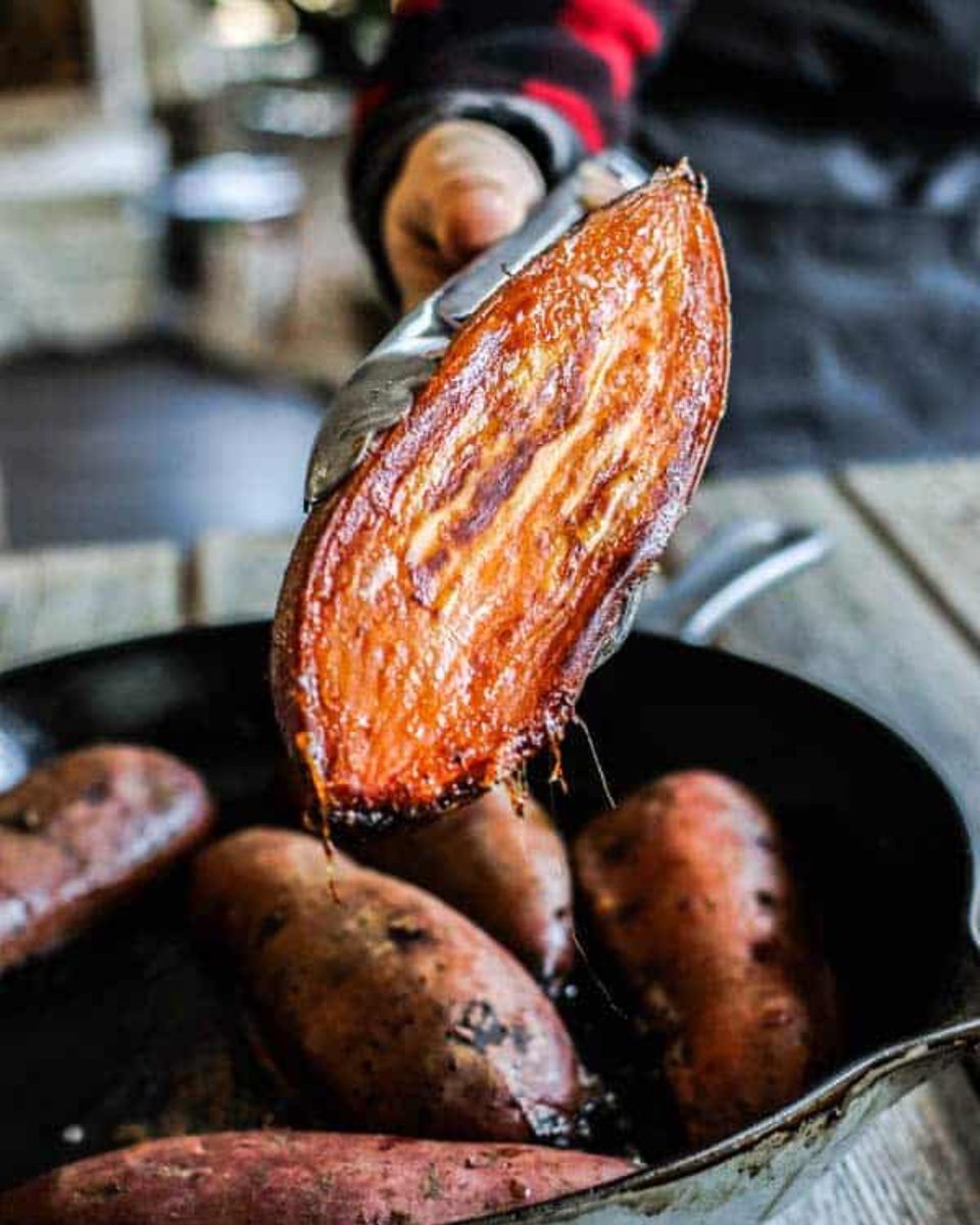 cagrownofficial's tweet image. Do YOU know the right way to cook a sweetpotato? Find out: californiagrown.org/blog/sweet-pot…
#cagrown #sweetpotatoes #howto #cookingtips @casweetpotatoes @thismessisours