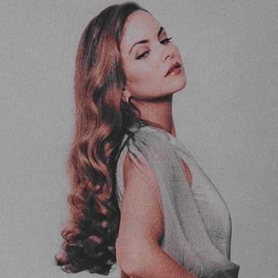 Camilaaaaa_19's tweet photo. Lucero siempre ha tenido el pelo perfecto. 🤍 https://t.co/fPfvkNNbo4