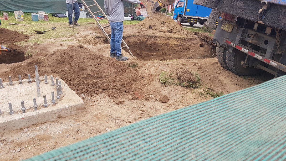 elsacasas's tweet photo. 🚨 @MuniLaPerla Cómo es posible que hayan autorizado a @EntelPeru colocar una antena en el Parque Tupac Amaru, sin consultar a los vecinos. Pido a @OSIPTEL @IndecopiOficial @ContraloriaPeru  intervengan. @RPPNoticias @PBOPeru @Latina_Noticias @exitosape ABUSO! https://t.co/OrWr9P2J7r