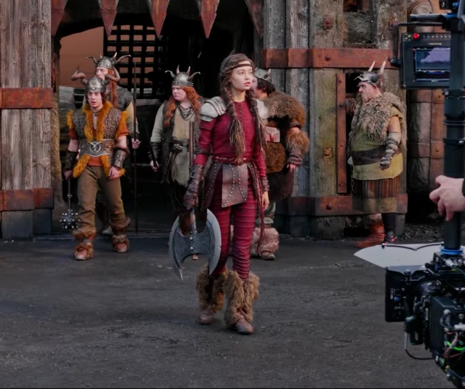 HttydLANews's tweet photo. OFFICIALLY THE GANG IS HERE https://t.co/BUjDNaIsq7