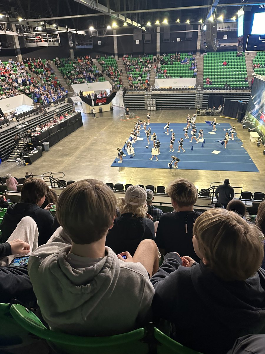 _CoachGMaddox's tweet photo. LET’S GO CHMS CHEER!!!! Football team is here to cheer you on!!!!! #HornetFamily #CHMSCheer @CHMSOfficial @ChMSHornets https://t.co/9P2r9Ogc96