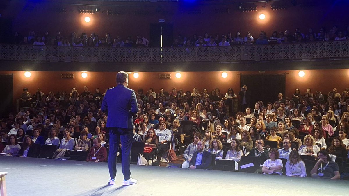 Hoy he disfrutado, junto a 700 maestros/as de la región de Murcia de “Positivarte” dentro del marco del I Congreso de bienestar emocional y promoción de la salud mental, organizado por la consejería de Educacion.