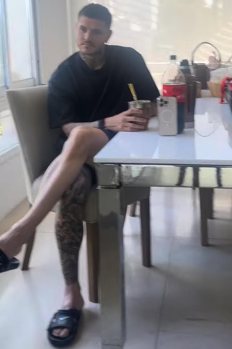 Ön çapraz bağları kopmuş adama bakın! 😂

#Icardi