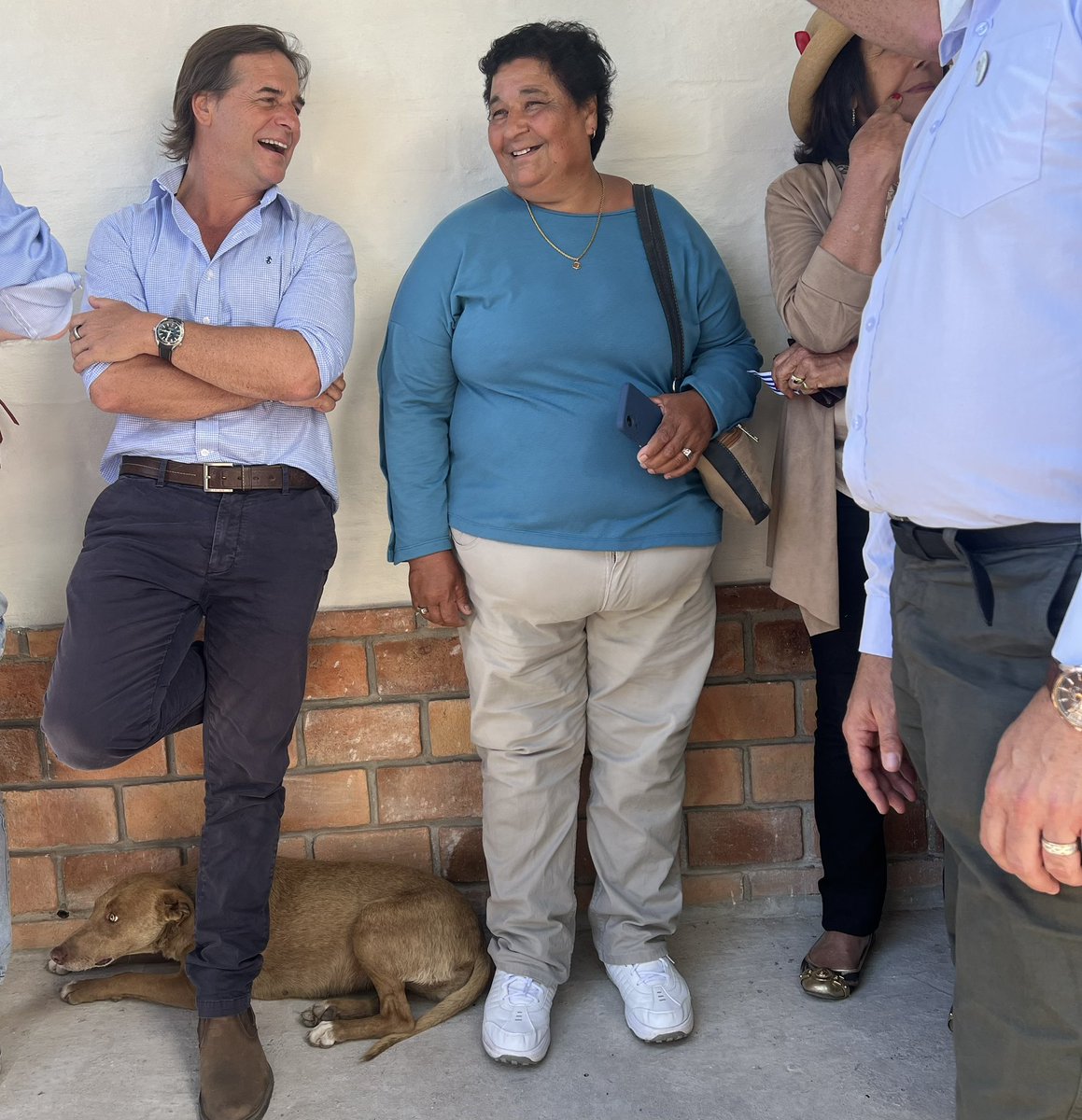 LuisLacallePou's tweet photo. Estuvimos en Perseverano y Castillos, en el departamento de Soriano, acompañando a los vecinos de @MevirOficial en la entrega de sus nuevas viviendas. https://t.co/w3vhzRb6V5