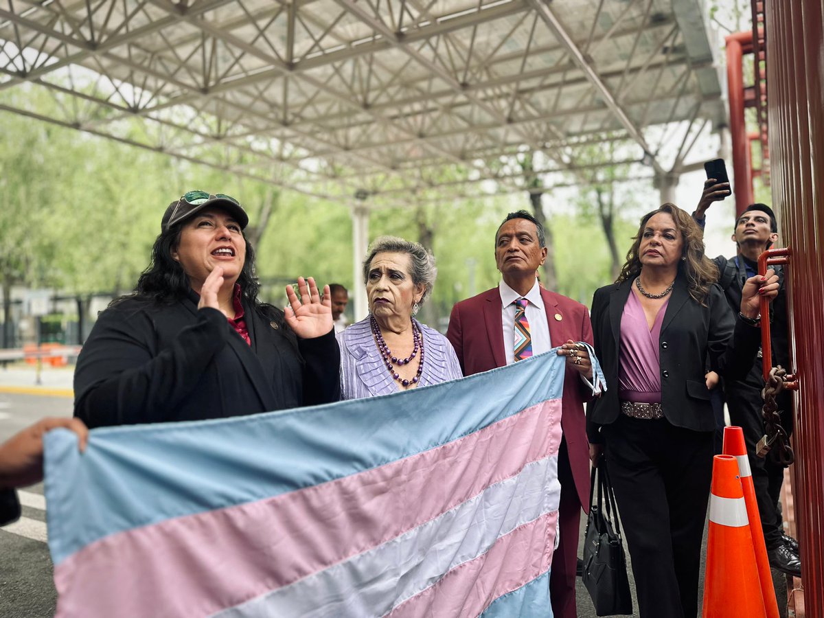¡No nos van a detener de conmemorar la Remembranza #Trans! 🏳️‍⚧️ el día de hoy, nada impide que recordemos la memoria de la lucha histórica de nuestra Población Trans que ha sumado en la libertad de toda nuestra población LGBTIQ+ ¡Las vidas trans importan!