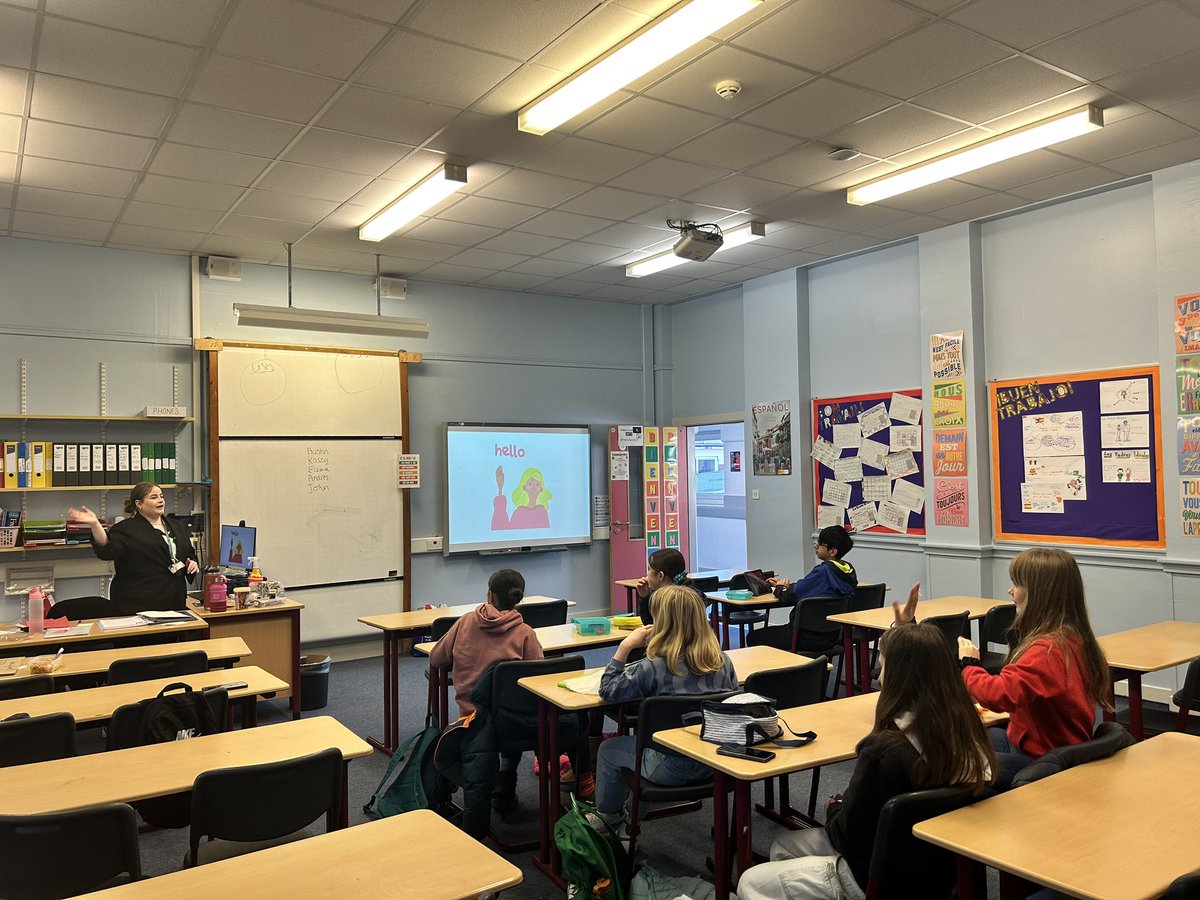 MrGallacherMFL's tweet photo. We had are very own BSL expert, Miss Shaw, from Music, come along to our languages club to give us a brief lesson on BSL today at lunchtime 👏👋

@Hyndlandmfl 
@HyndlandSec 
@toots_music https://t.co/6RhhWpbgeu