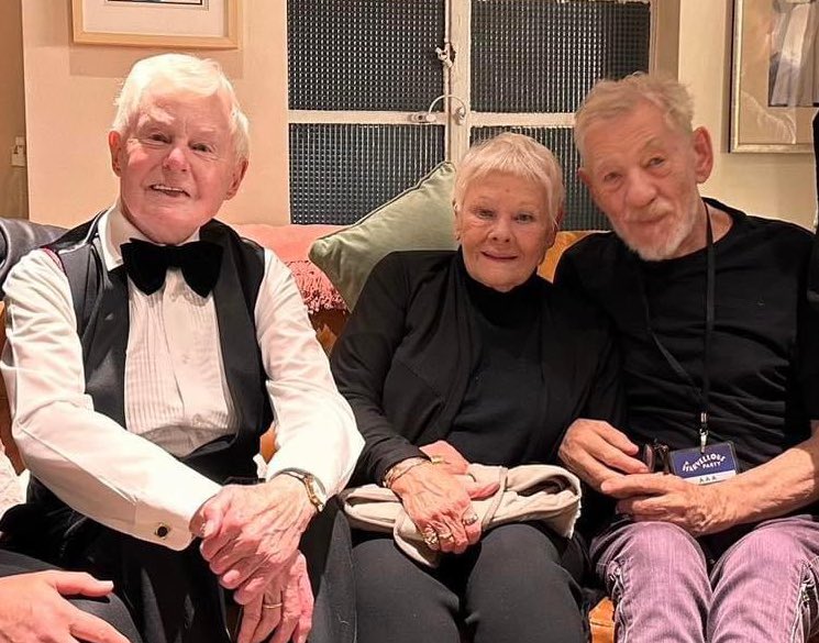 𝔻𝕖𝕓𝕠𝕣𝕒𝕙 🥃🖊️ tweet media