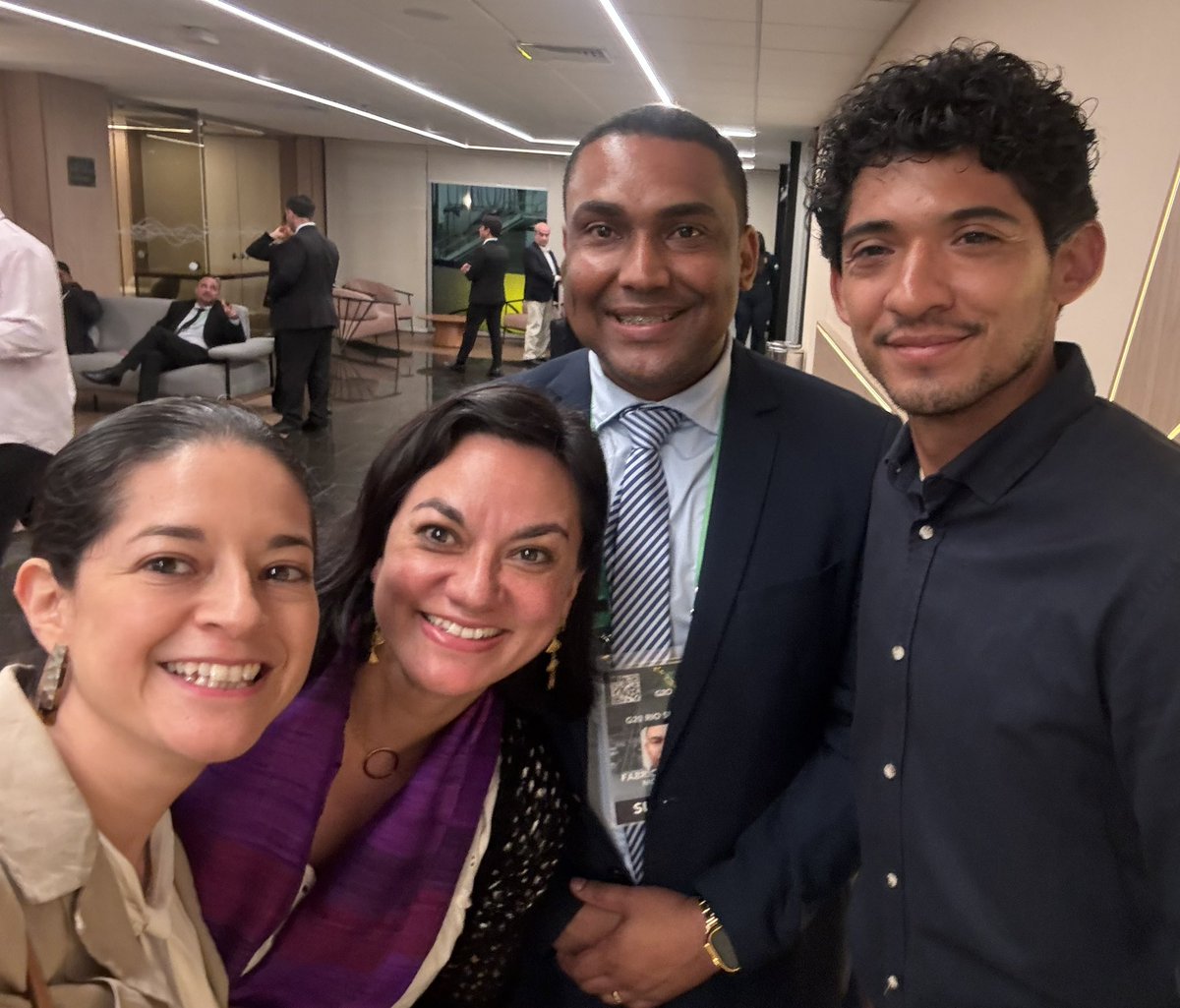 feller_jennifer's tweet photo. Gracias al gran equipo de @ConsulMexRio por el invaluable apoyo, horas de desvelo y acompañamiento constante para que la participación de 🇲🇽 en la Cumbre de Líderes @g20org en Río de Janeiro fuera un éxito! https://t.co/ofnhdBeNNk