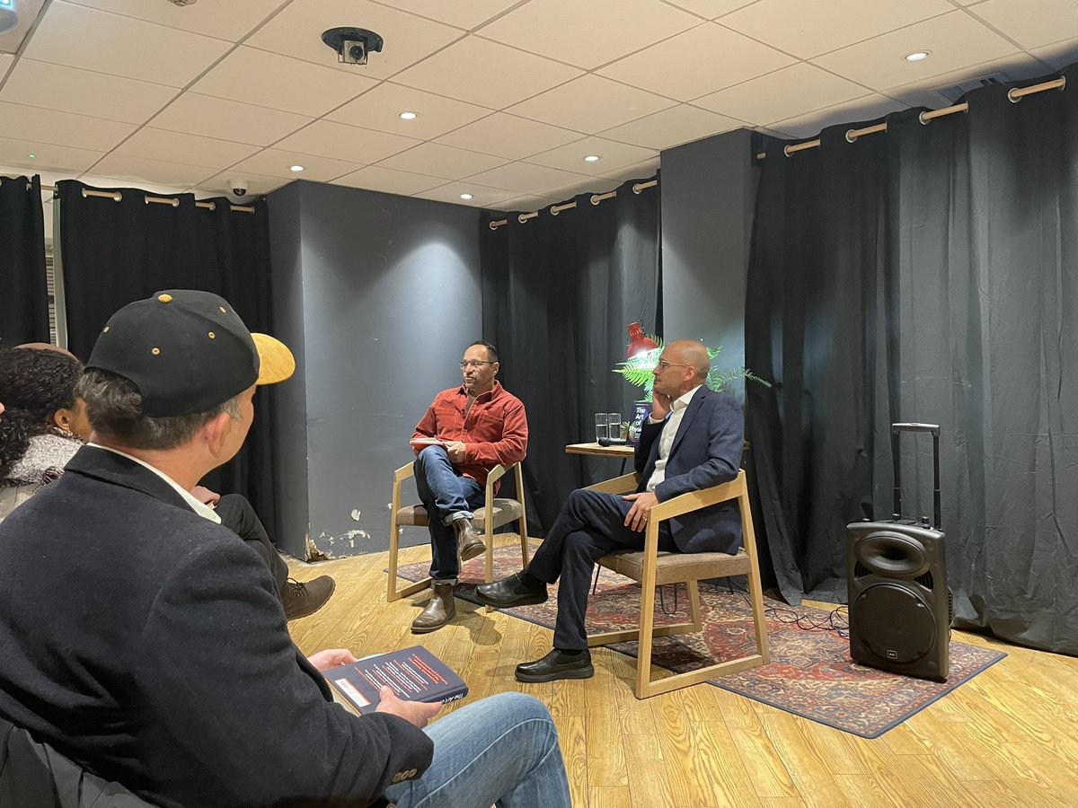 IthakaPress's tweet photo. ‘How to prepare for a crisis - work LESS hard, not more. Physics tells us we need to retain ‘surge capacity’’A great launch event for @ZahaanBharmal’s #TheArtofPhysics with @DrMichaelBrooks @gowerst_books https://t.co/vjTLTc9A2n