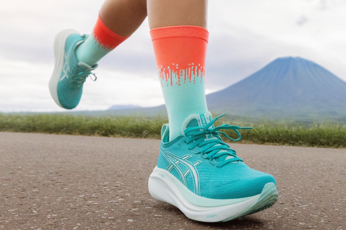 CutiePlusJP's tweet photo. ASICS GEL-NIMBUS 27

The shoe continues to use FF BLAST PLUS ECO cushioning instead of the latest FF BLAST Max Foam. 最新の素材FF BLAST Maxの搭載を期待していたのに。

It will be available on 15 January 2025 for 200 EURO.

#asics #nimbus #nimbus27 #running https://t.co/YP5fg2y7zP