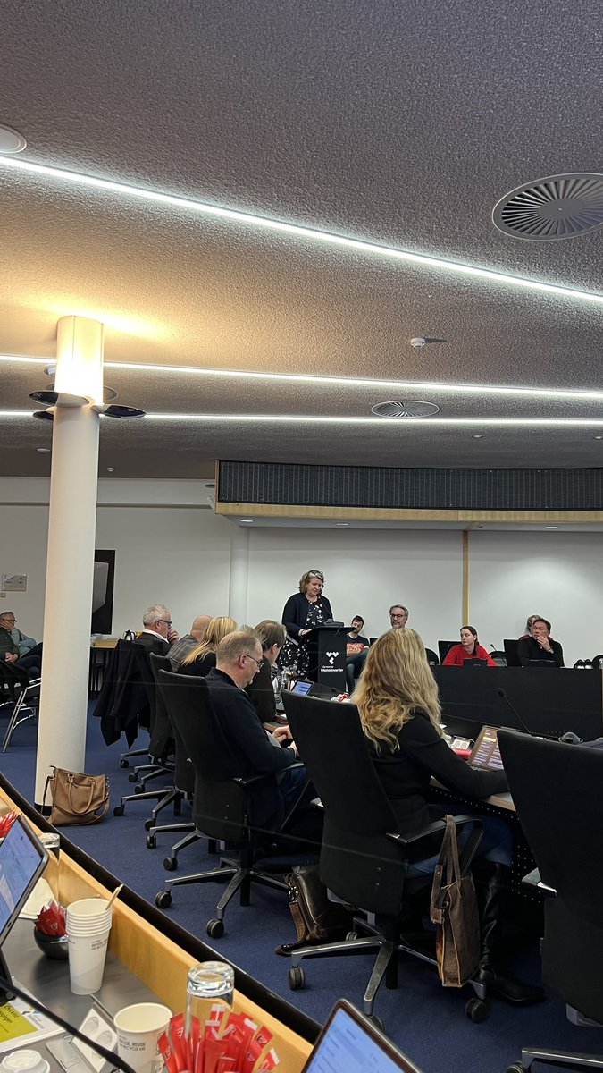 In de raad van <a href="/GemWkwartier/">Gemeente Westerkwartier</a> spreekt <a href="/myraeeken/">Myra Eeken-Hermans</a> namens de raad haar steun uit in het kader van Orange The World 

“Koester vrouwen, hou van vrouwen. En als dat lastig is, praat erover”