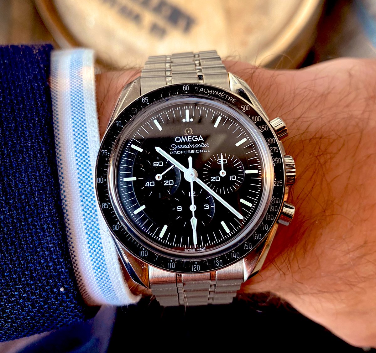 TheCFB_Fanatic's tweet photo. What the heck?! I ordered an engagement ring but they frickin sent me a speedmaster professional 42mm. Someone is going to be in serious trouble! What the frick! Why did they send one sized for a 7.25 wrist?!. https://t.co/6UNEEN3J88