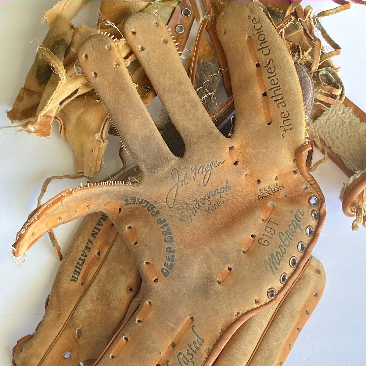 NeonBlackTiger's tweet image. Excited to drop the fourth truly unique 1/1 card collab with Pastime Woodcraft. It has been rad working together on this project. Next up is Hall of Fame second baseman, Joe Morgan. Morgan was a 10x All-Star, 2x World Series champ, 2x NL MVP, 5x Gold Glove winner, Silver…