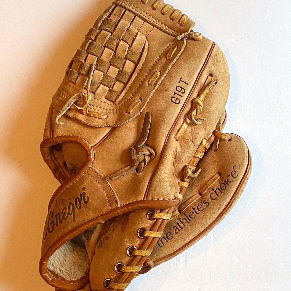 NeonBlackTiger's tweet image. Excited to drop the fourth truly unique 1/1 card collab with Pastime Woodcraft. It has been rad working together on this project. Next up is Hall of Fame second baseman, Joe Morgan. Morgan was a 10x All-Star, 2x World Series champ, 2x NL MVP, 5x Gold Glove winner, Silver…