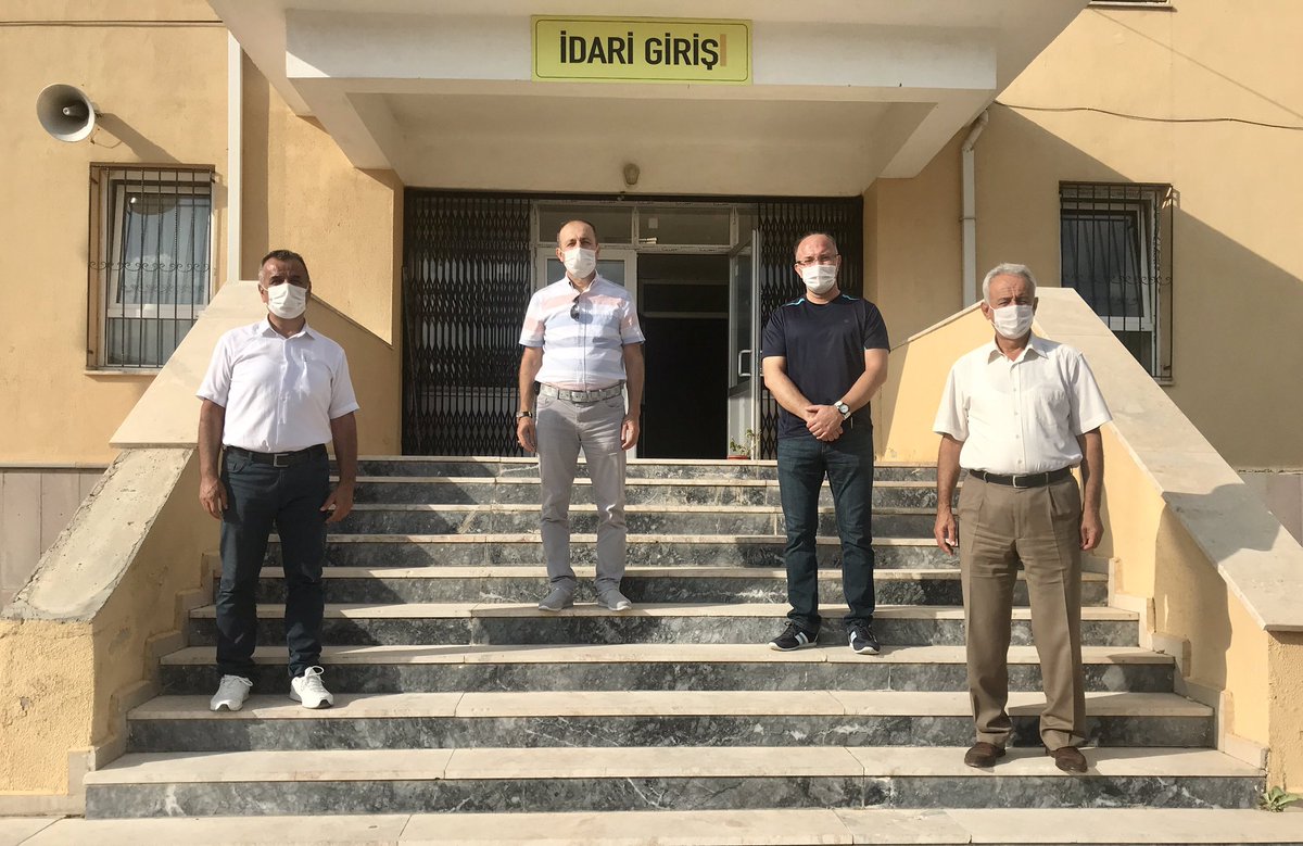 hitopbas's tweet photo. Değerli Müdürüm ;
Eğitime bakış açınız liderliğiniz ,
rehberliğiniz,vizyonunuz ,destekleriniz bize her daim güç verdi. 
Sizinle çalışmak bizler için bir ayrıcalıktı .
Her şey gönlünüzce olsun.. 
@TuranKAYACILAR https://t.co/iJMAYlBNFd