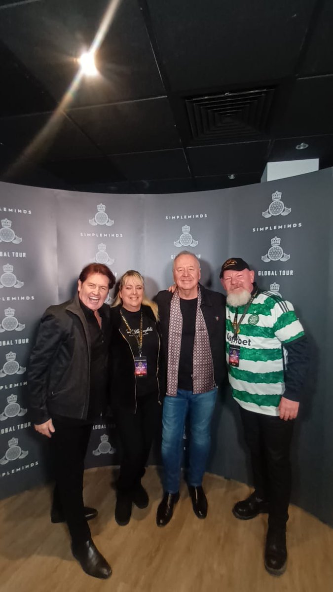PhilipLewin9's tweet photo. @simplemindscom Great memories with great guys😁🙏🍀⚽🎸🎸🎤🥁 https://t.co/WQaTQDXZWK