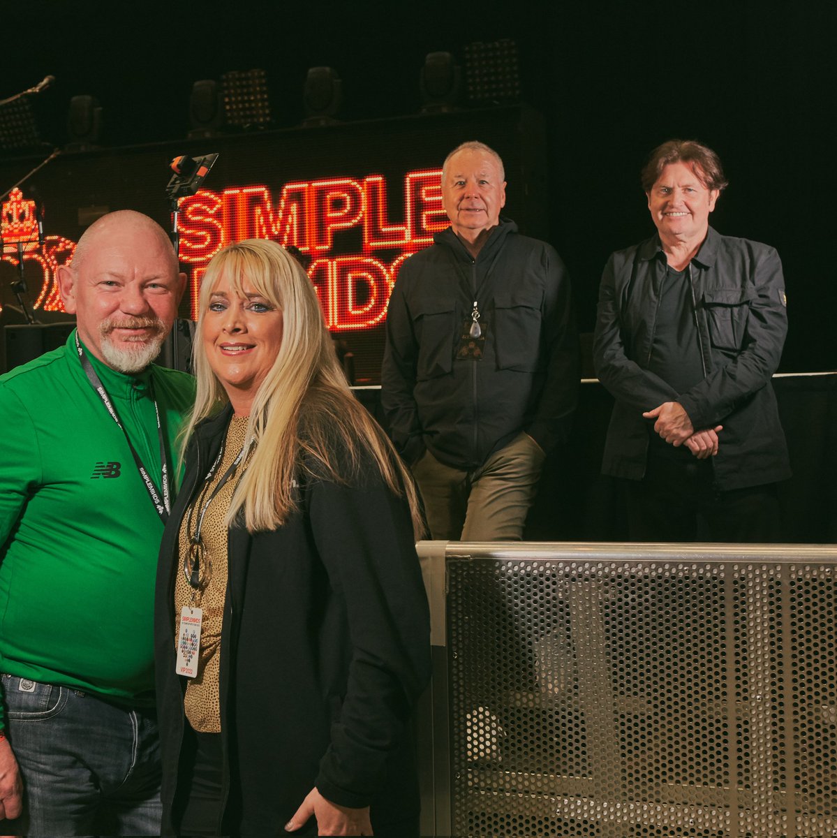 PhilipLewin9's tweet photo. @simplemindscom Great memories with great guys😁🙏🍀⚽🎸🎸🎤🥁 https://t.co/WQaTQDXZWK
