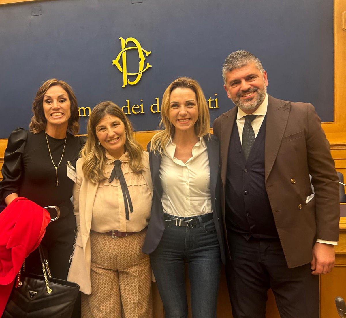 Valentina Vezzali (@vvezzali) on Twitter photo Conferenza stampa 'Prevenzione, attività motoria e risparmio economico per lo stato: Triade inscindibile per il futuro' con <a href="/AnnalisaMinetti/">Annalisa Minetti</a>
<a href="/f_zicchieri/">Francesco Zicchieri</a>
Antonella Minieri
#valentinavezzali #poliziadistato #fiammeoro #scherma #agenziapatriziadesantis Conferenza stampa 'Prevenzione, attività motoria e risparmio economico per lo stato: Triade inscindibile per il futuro' con <a href="/AnnalisaMinetti/">Annalisa Minetti</a>
<a href="/f_zicchieri/">Francesco Zicchieri</a>
Antonella Minieri
#valentinavezzali #poliziadistato #fiammeoro #scherma #agenziapatriziadesantis